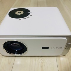 【受け渡しの方決定済】
【大画面でYoutube, Netflix, Prime Videoが観られる✨️】【Android TV搭載】WiMiUS プロジェクターの画像