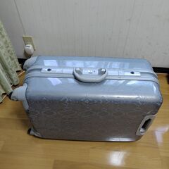 キャリーケース 　スーツケース 　7日～10日間用　　鍵2種類　2つ付　の画像