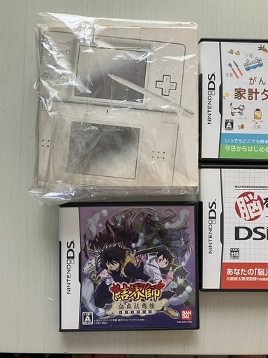 任天堂ＤS本体セット　　　　　　カセット付き
