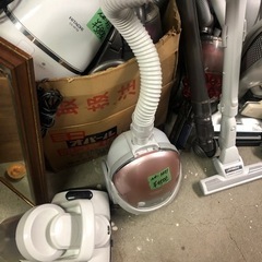 いろんな掃除機‼️  紙パック型、サイクロンと充電式❣️1000円から