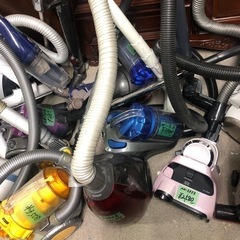 いろんな掃除機‼️  紙パック型、サイクロンと充電式❣️1000円からの画像