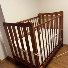 【受付終了】ベビーベッド　70×120 柵保護マット、下敷きマットつき