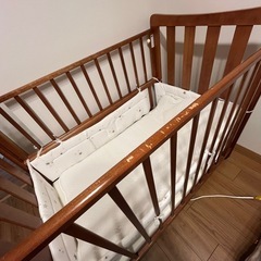 【受付終了】ベビーベッド　70×120 柵保護マット、下敷きマットつきの画像