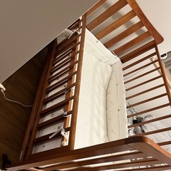 【受付終了】ベビーベッド　70×120 柵保護マット、下敷きマットつきの画像