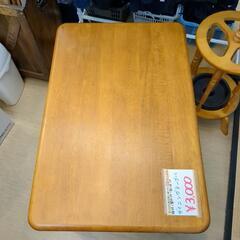 ダイニングテーブル 　ナチュラルカラー　コンパクトサイズ　天板キズ・汚れ　お得品【浜村鹿野温泉ICから3分 買取本舗 宮本リサイクル 営業時間9～19時 定休日水曜のみ←連絡できませんm(_ _)m】の画像