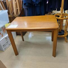 ダイニングテーブル 　ナチュラルカラー　コンパクトサイズ　天板キズ・汚れ　お得品【浜村鹿野温泉ICから3分 買取本舗 宮本リサイクル 営業時間9～19時 定休日水曜のみ←連絡できませんm(_ _)m】の画像