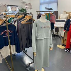 レディースまたはメンズアパレルのライブコマーススタッフの募集の画像