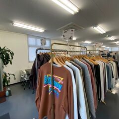 レディースまたはメンズアパレルのライブコマーススタッフの募集の画像
