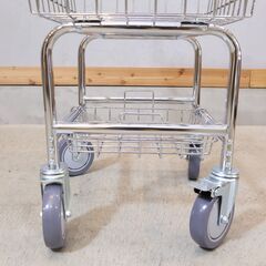 DULTON(ダルトン)のLAUNDRY CART(ランドリーカート)CHROMEです。アメリカや欧米のランドリーカートをイメージしデザインされたキャスター付ワゴン。一人暮らしの方にもオススメ♪の画像