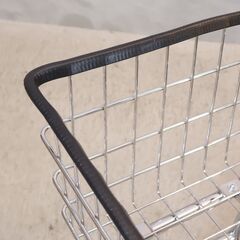 DULTON(ダルトン)のLAUNDRY CART(ランドリーカート)CHROMEです。アメリカや欧米のランドリーカートをイメージしデザインされたキャスター付ワゴン。一人暮らしの方にもオススメ♪の画像