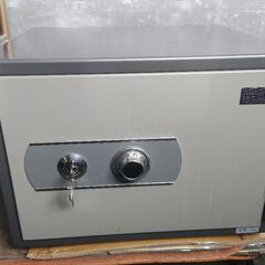 使用可能 ⭐ UCHIDA  耐火金庫 中古品 3000円 🔑 ...