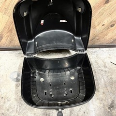 ★ 汎用 リアボックス トップケース バイク バックレスト付 バイクボックス バイクリアボックス レッド　エンジ　スクーター　原付　鍵2本の画像