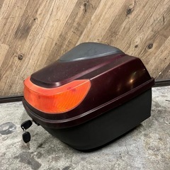 ★ 汎用 リアボックス トップケース バイク バックレスト付 バイクボックス バイクリアボックス レッド　エンジ　スクーター　原付　鍵2本の画像