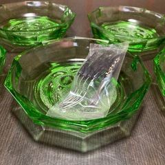 【昭和レトロ】【新品未使用】曽我ガラス　しぐれ小皿5個セット　ミニフォーク付き　グリーン　緑色　デザート皿の画像