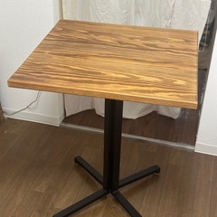 テーブル