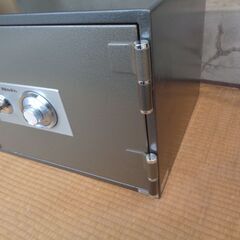 家庭用耐火金庫「カギ・ナンバー付き」の画像
