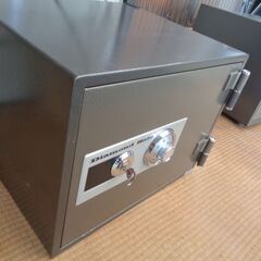 家庭用耐火金庫「カギ・ナンバー付き」の画像