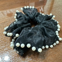 黒 シフォン ヘアゴム パール付き
の画像