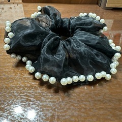 黒 シフォン ヘアゴム パール付き
の画像