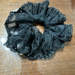 黒 シフォン ヘアゴム パール付き
の画像
