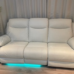 値下げしました！ ホワイト本革3人掛け電動リクライニングソファ ホワイト本革3人掛け電動リクライニングソファ