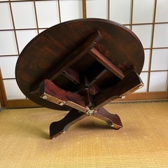 丸テーブルの画像
