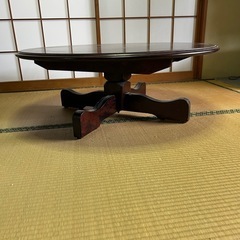 丸テーブルの画像
