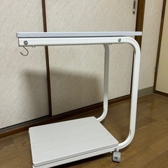 サイドテーブル