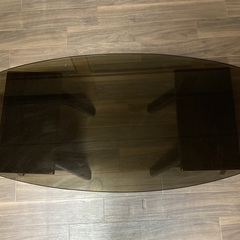 楕円形のスモークガラスの画像