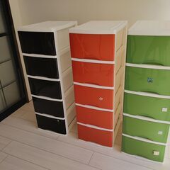 ５段衣装ケース　３セット　プラスチック衣装ケース　ワレ、汚れあります