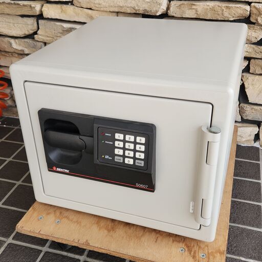 SENTRY 耐火金庫 S0607 A4サイズ収納可能 22.8L W415xD472xH348mm 25B 北3