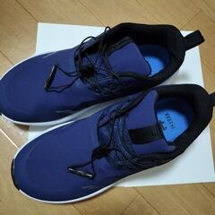 ネイビーのスリッポンスニーカー、24.5EEEサイズ美品の画像