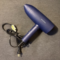 サロニアヘアドライヤーの画像