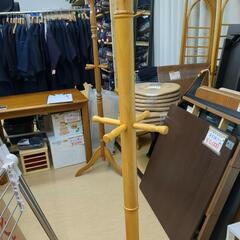 ポールハンガー　スリムで場所を取らない コートハンガー * 帽子やバッグも収納可能！ ナチュラル【こちらは店舗です。浜村鹿野温泉ICから3分 買取本舗 宮本リサイクル 営業時間9～19時 定休日水曜のみ←連絡できませんm(_ _)m】の画像