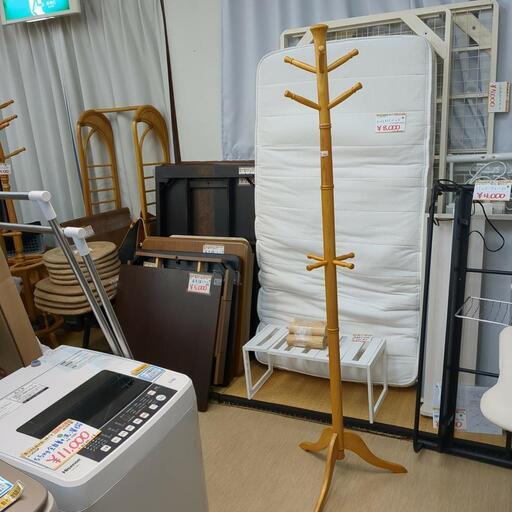 ポールハンガー　スリムで場所を取らない コートハンガー * 帽子やバッグも収納可能！ ナチュラル【こちらは店舗です。浜村鹿野温泉ICから3分 買取本舗 宮本リサイクル 営業時間9～19時 定休日水曜のみ←連絡できませんm(_ _)m】