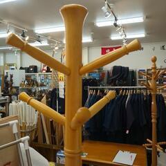 ポールハンガー　スリムで場所を取らない コートハンガー * 帽子やバッグも収納可能！ ナチュラル【こちらは店舗です。浜村鹿野温泉ICから3分 買取本舗 宮本リサイクル 営業時間9～19時 定休日水曜のみ←連絡できませんm(_ _)m】の画像