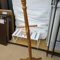 ポールハンガースリムで場所を取らない コートハンガー * 帽子やバッグも収納可能　 濃いウッド【こちらは店舗です。浜村鹿野温泉ICから3分 買取本舗 宮本リサイクル 営業時間9～19時 定休日水曜のみ←連絡できませんm(_ _)m】の画像