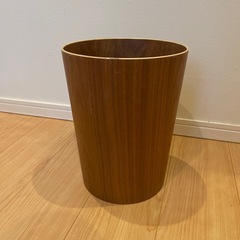 ニトリのゴミ箱　木製　丸型の画像