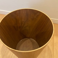 ニトリのゴミ箱　木製　丸型の画像