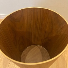 ニトリのゴミ箱　木製　丸型の画像