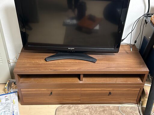 sharpのテレビとテレビ台です。