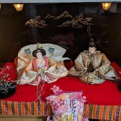 屏風と立花と桃