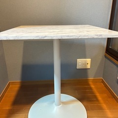 只今2人の方と商談中！早い者勝ち美品！大理石調ダイニングテーブルの画像