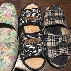 少しだけ使用感のあるスリッパ3足