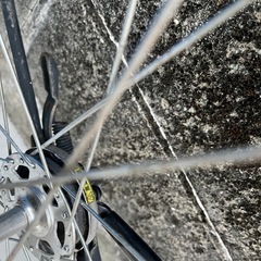 クロスバイク　ノーパンクタイヤの画像