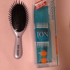 値下げ！新品　ヘアブラシ２本！マペペ　デタングリングブラシ　他1点の画像