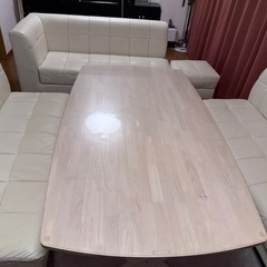3/23お渡しテーブルとソファの画像