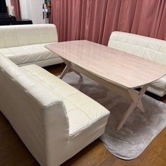 3/23お渡しテーブルとソファの画像