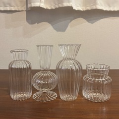 花瓶4個セットの画像