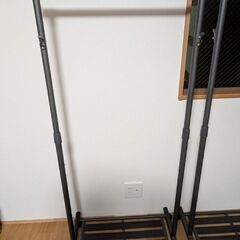無料　ハンガーラック　2つ